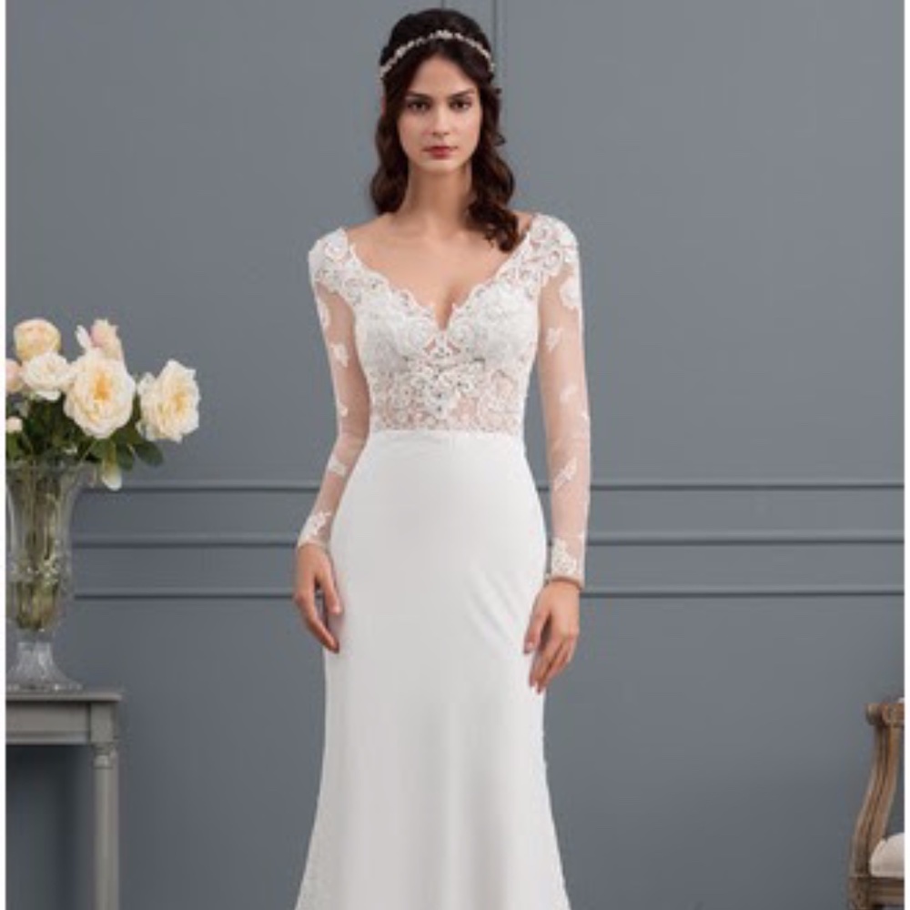 Trumpet / Mermaid Wedding Dress with Sleeves - NWT
